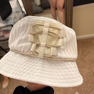 Maniere de Voir -White and Cream Women's Bucket Hat